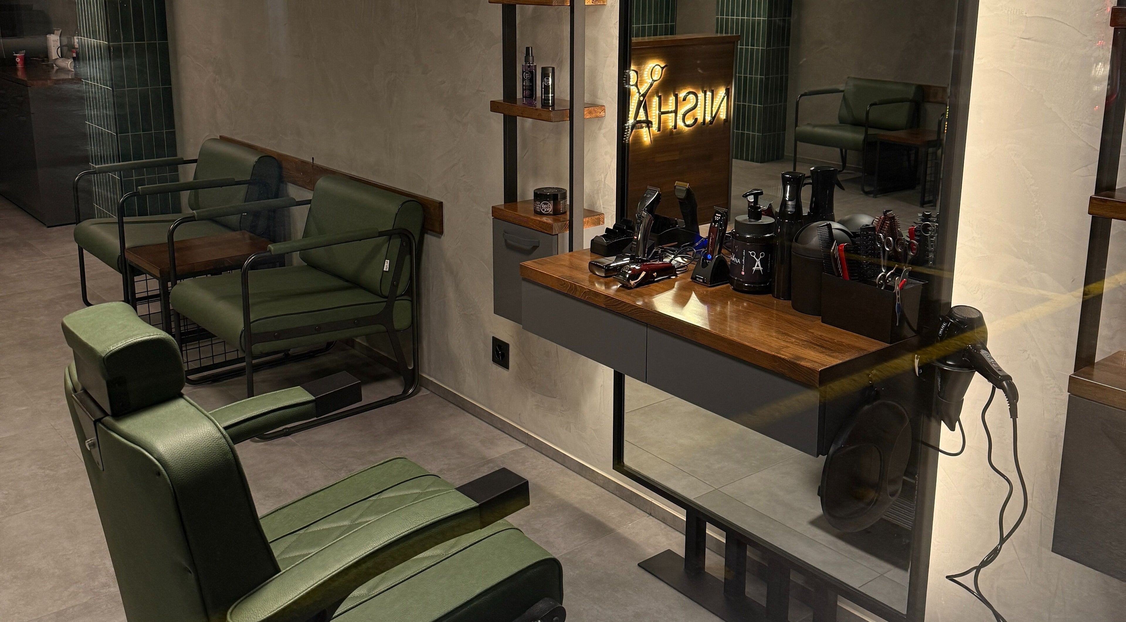 Elegante Friseureinrichtung bei Nishan Coiffeursalon in Walenstadt, Sankt Gallen, CH.