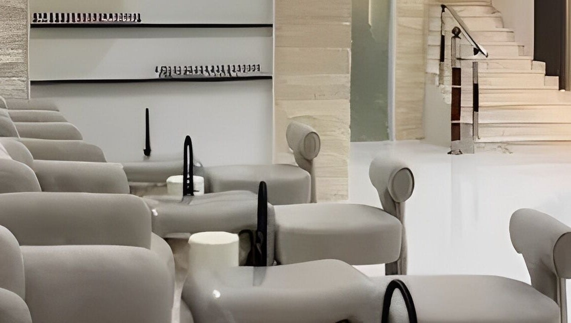 تصوير داخلي منظم لصالة صالون رقة للتزيين النسائي في الرياض, منطقة الرياض, SA.