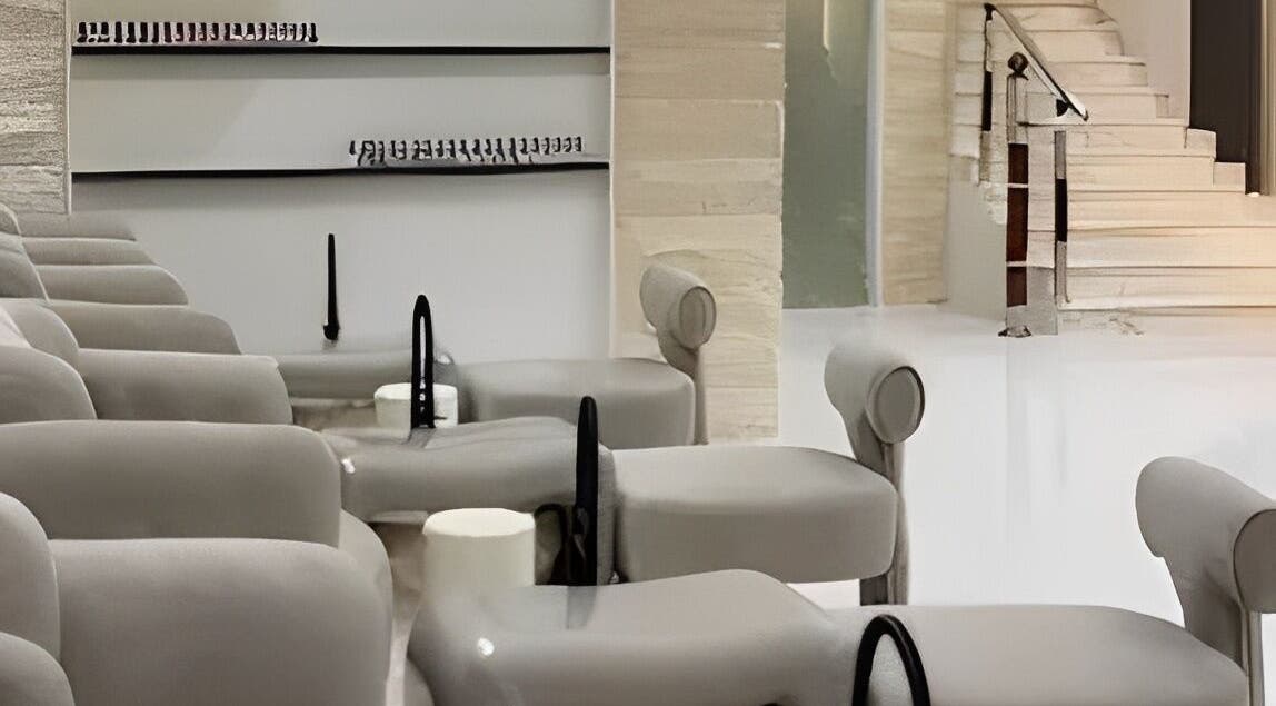 تصوير داخلي منظم لصالة صالون رقة للتزيين النسائي في الرياض, منطقة الرياض, SA.