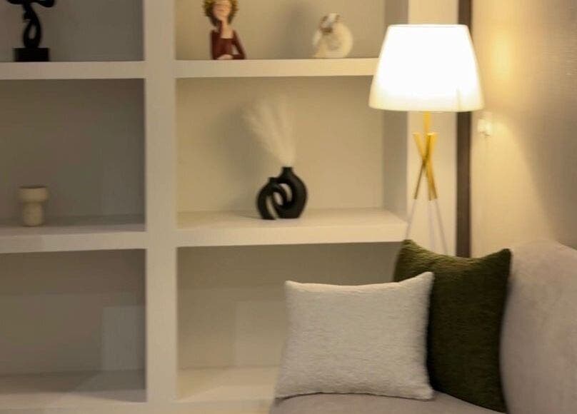 ديكور داخلي أنيق في صالون رقة للتزيين النسائي، الرياض، منطقة الرياض، SA.