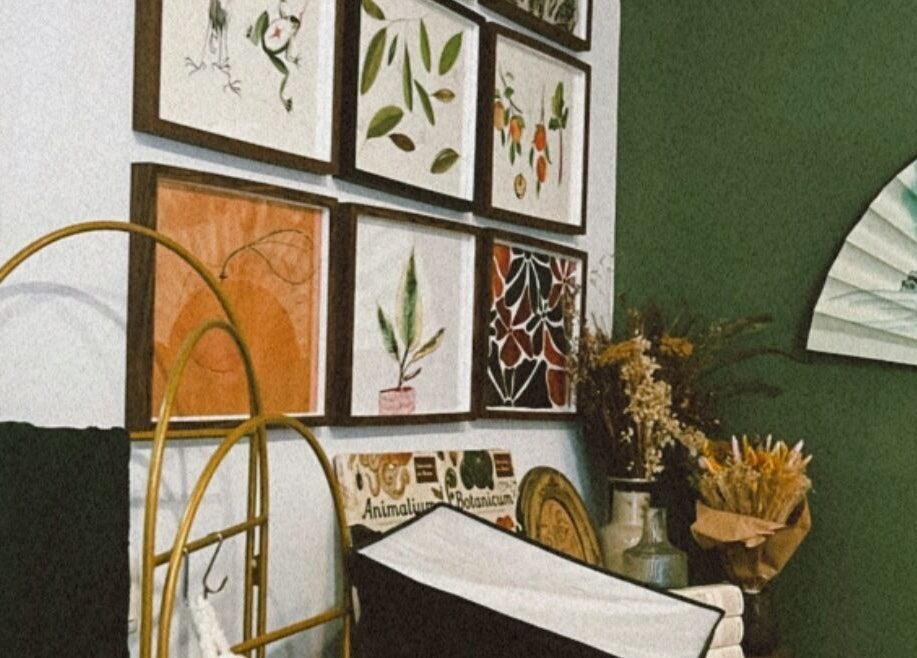 Chic decor with framed art and fan at Kate de Tigres, Porto, Porto, PT.