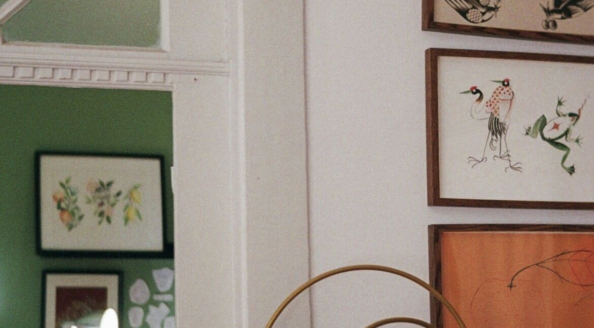 Elegant artwork on display at Kate de Tigres in Porto, Porto, PT enhancing the serene ambiance.