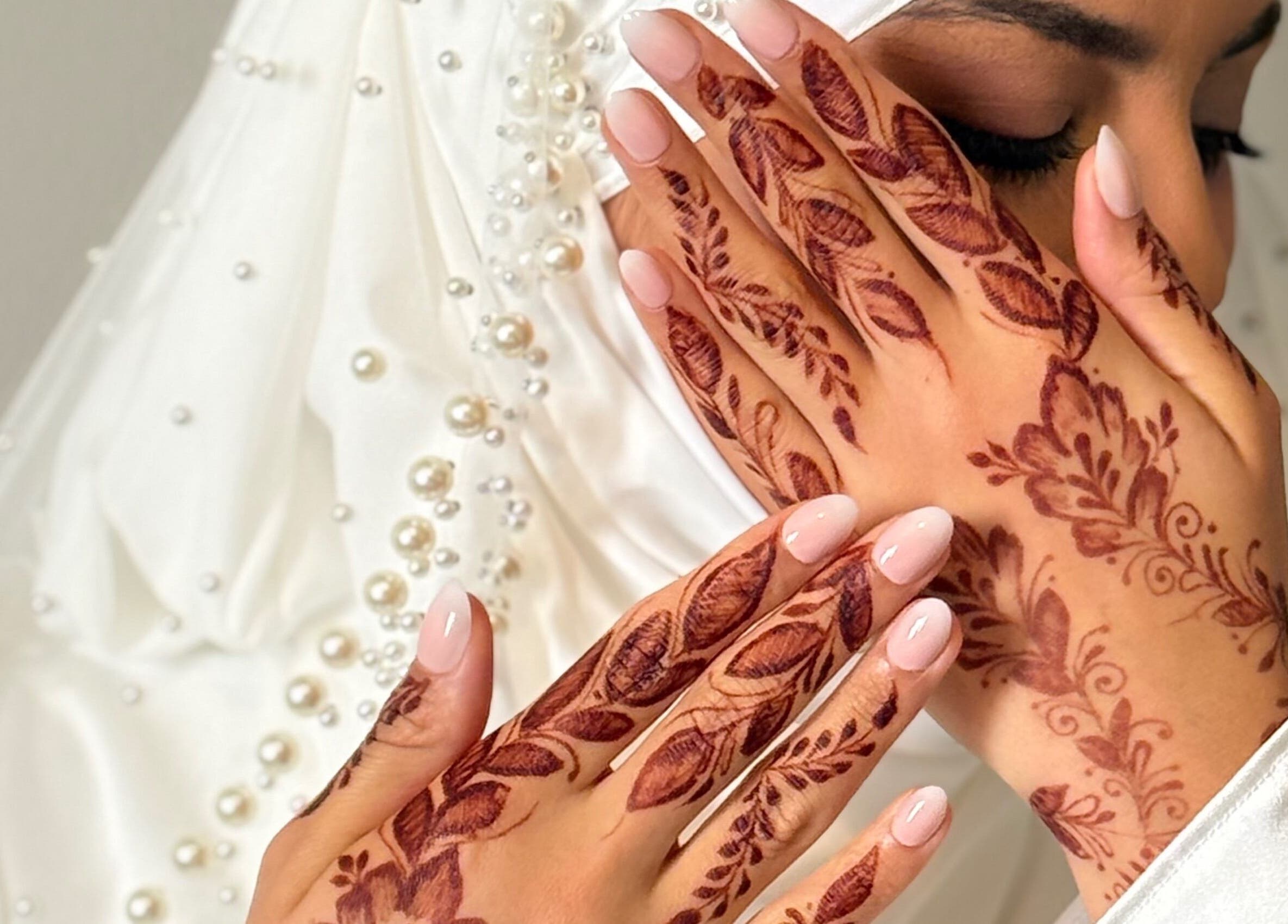 Magnifique motif de henné à HENNA LY69N à Lyon, Auvergne-rhône-alpes, FR, illustrant une élégance raffinée.