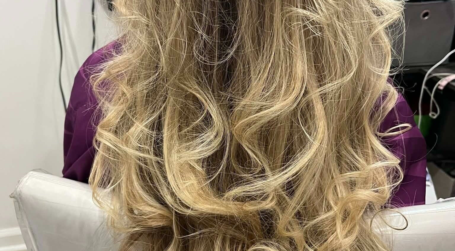 Blonde wavy hairstyle at Hair by Crystal Gayle, Jacksonville, Florida, US.