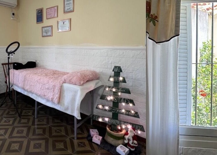 Espacio acogedor en Nails by Guada, Villa Vatteone, con cama de estética y ventana iluminada.