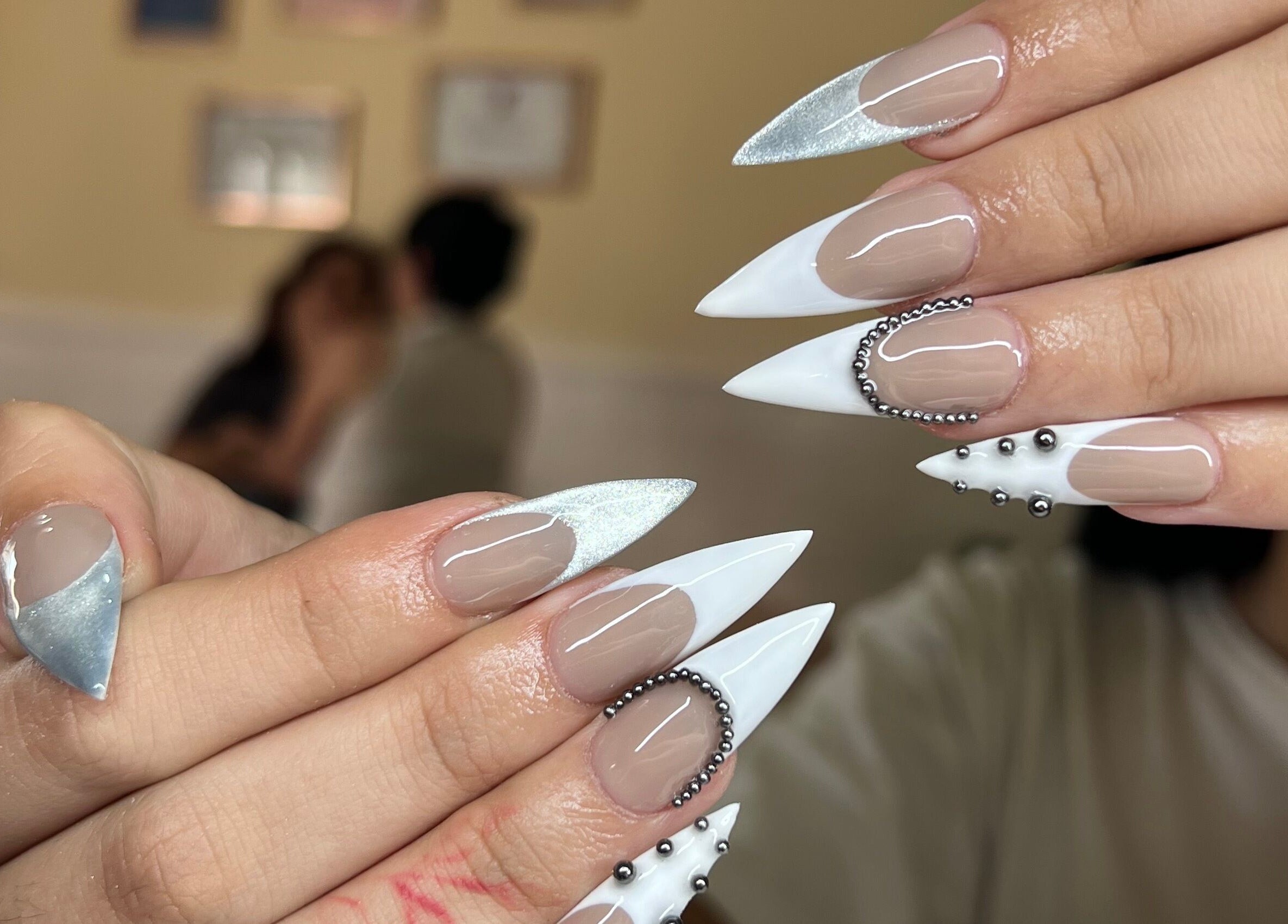 Diseño de uñas elegantemente decoradas en Nails by Guada, Villa Vatteone, Provincia De Buenos Aires, AR.