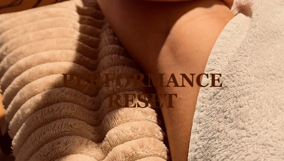Entspannte Massage bei Performance Reset, München, Bayern, DE mit plüschigen Decken.
