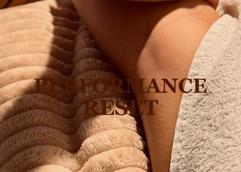 Entspannte Massage bei Performance Reset, München, Bayern, DE mit plüschigen Decken.