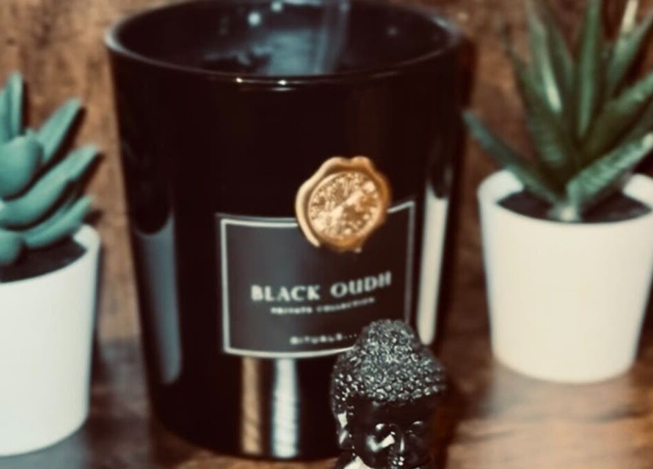 Dekorative Pflanzen und Duftkerze im Performance Reset, München, Bayern, DE.