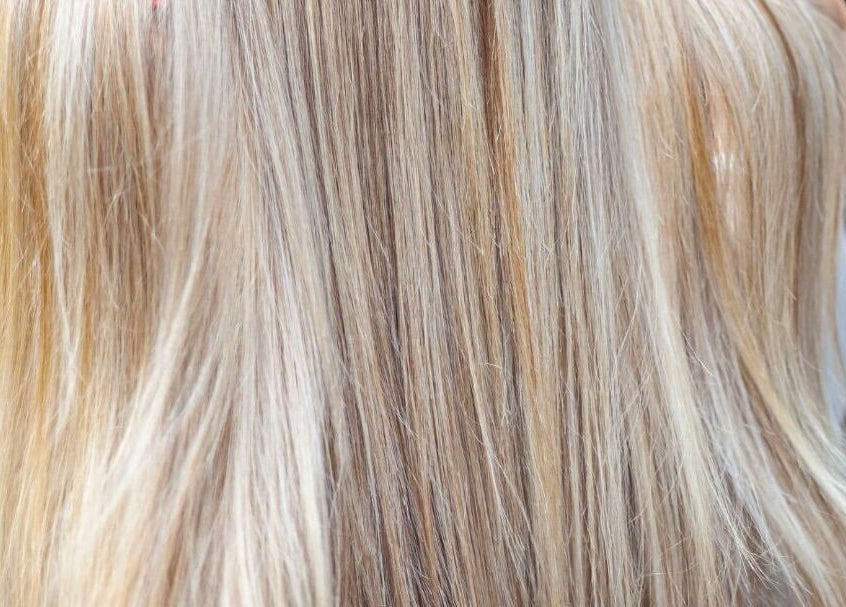 Κομψό ξανθό μαλλί στο MrandMrsspa, Chalkida, GR.