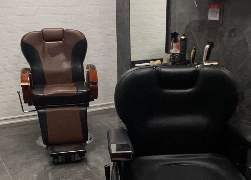 Sillas de barbero en Sunchos Barber Studio, Funes, Santa Fe, AR.