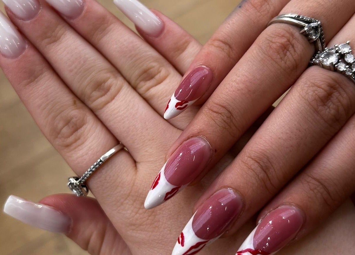 Элегантный маникюр в Julis beauty factories, Петах-Тиква, Центр, IL.