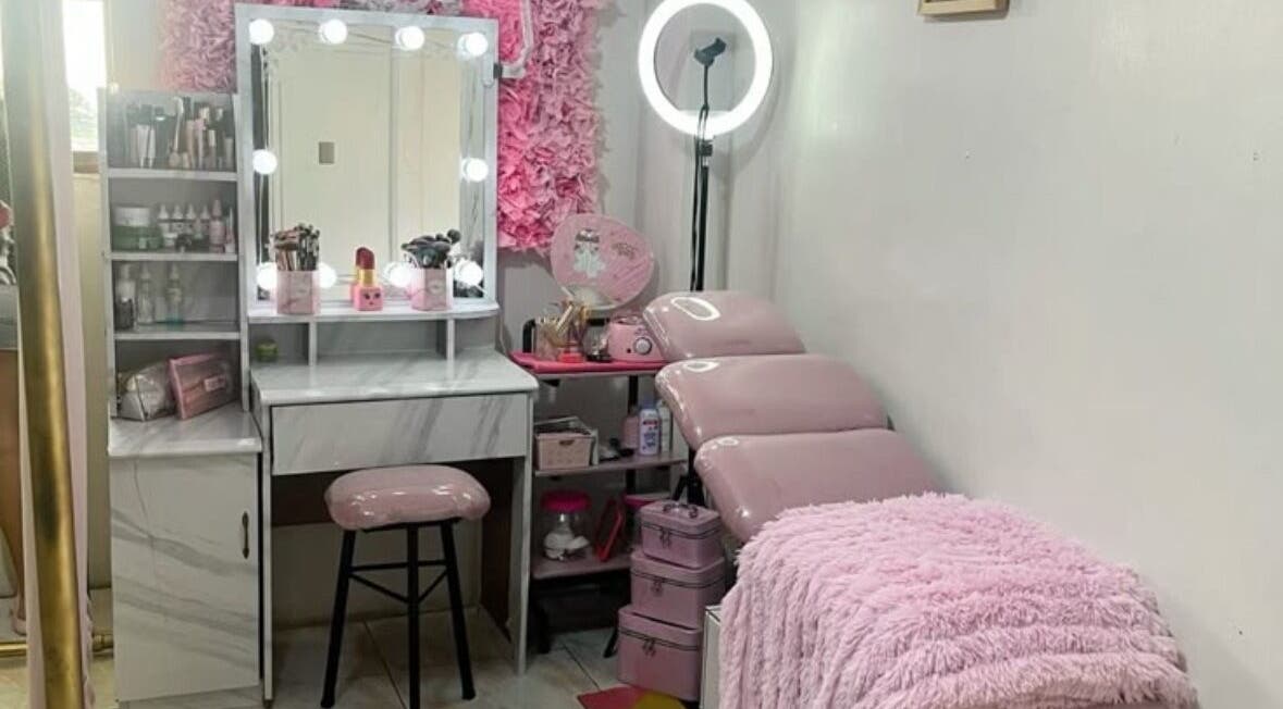 Espacio acogedor de belleza en BROWS & BEAUTY, Lazkao, Euskadi, ES.
