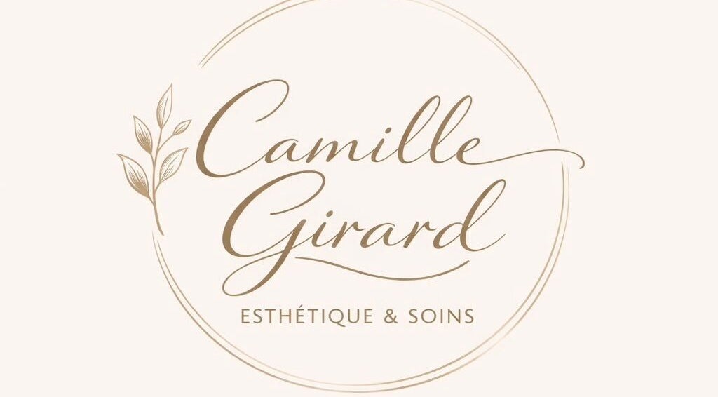 Logo élégant de Camille Esthétiques & Soins à Rouyn-noranda, Québec, CA, avec motif de feuilles.