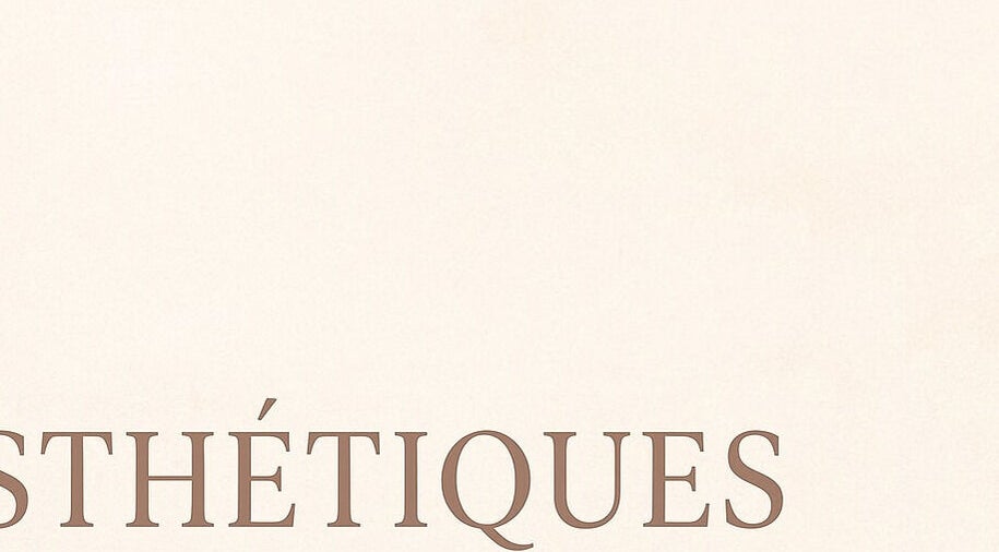 Logo de Camille Esthétiques & Soins situé à Rouyn-Noranda, Québec, CA, sur fond beige clair.