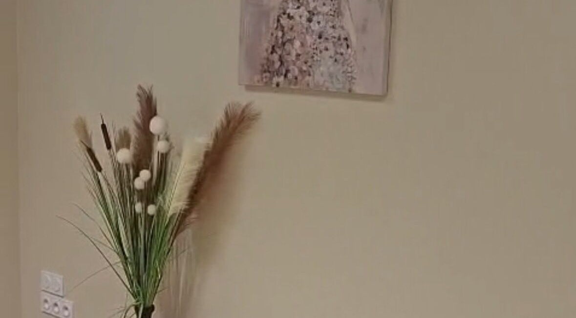 Arrangement floral élégant chez Lisea Beauty à Villefranque, Nouvelle-aquitaine, FR, ajoutant une touche naturelle.