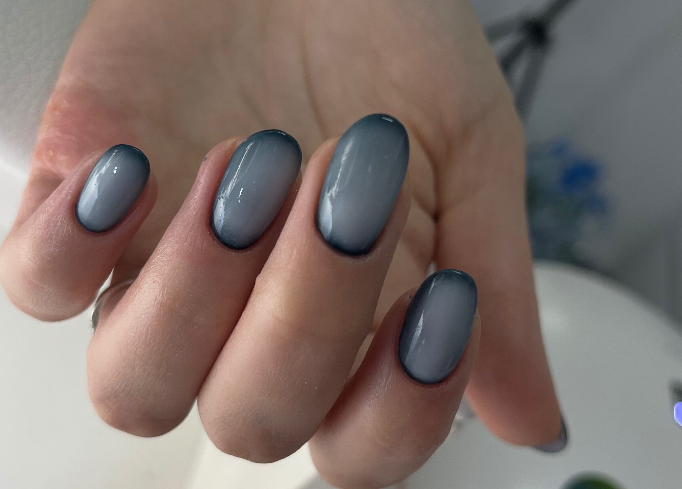 Элегантный градиентный маникюр в Manicura·Pedicura·Extensión de uñas, El Gran Alacant, Comunidad Valenciana, ES