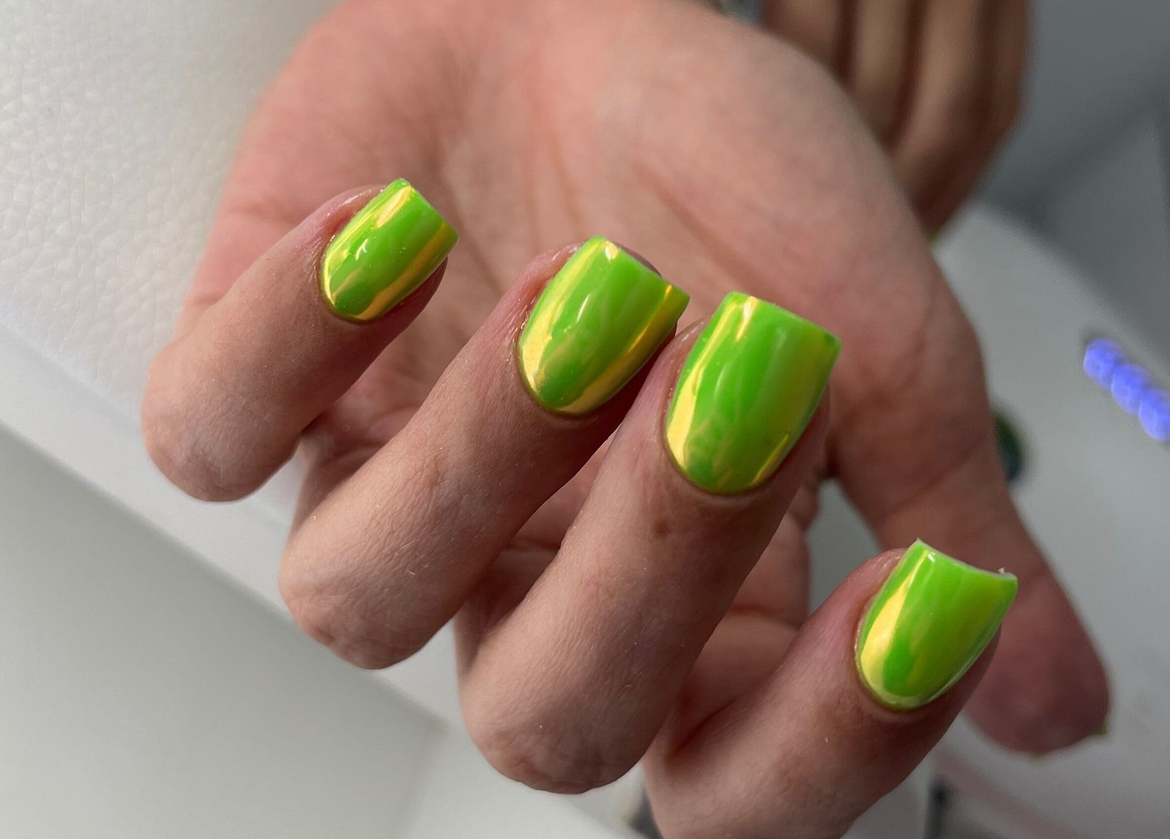 Яркий неоновый маникюр в Manicura · Pedicura · Extensión de uñas, El Gran Alacant, Comunidad Valenciana, ES.