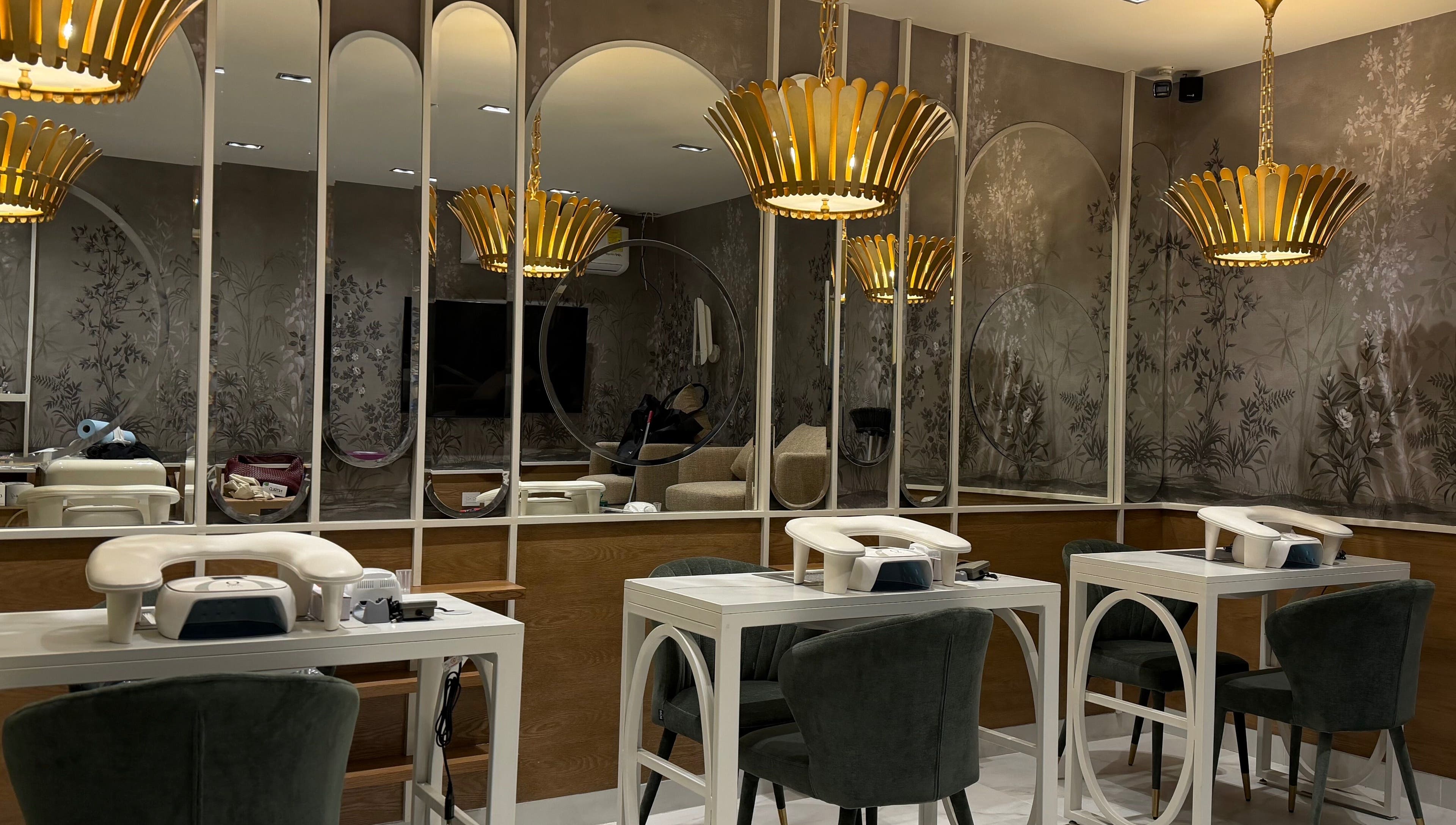 Chic interior of Harlow Nail Polish & Pampering Rituals in San Pedro Garza García, Nuevo León, MX.