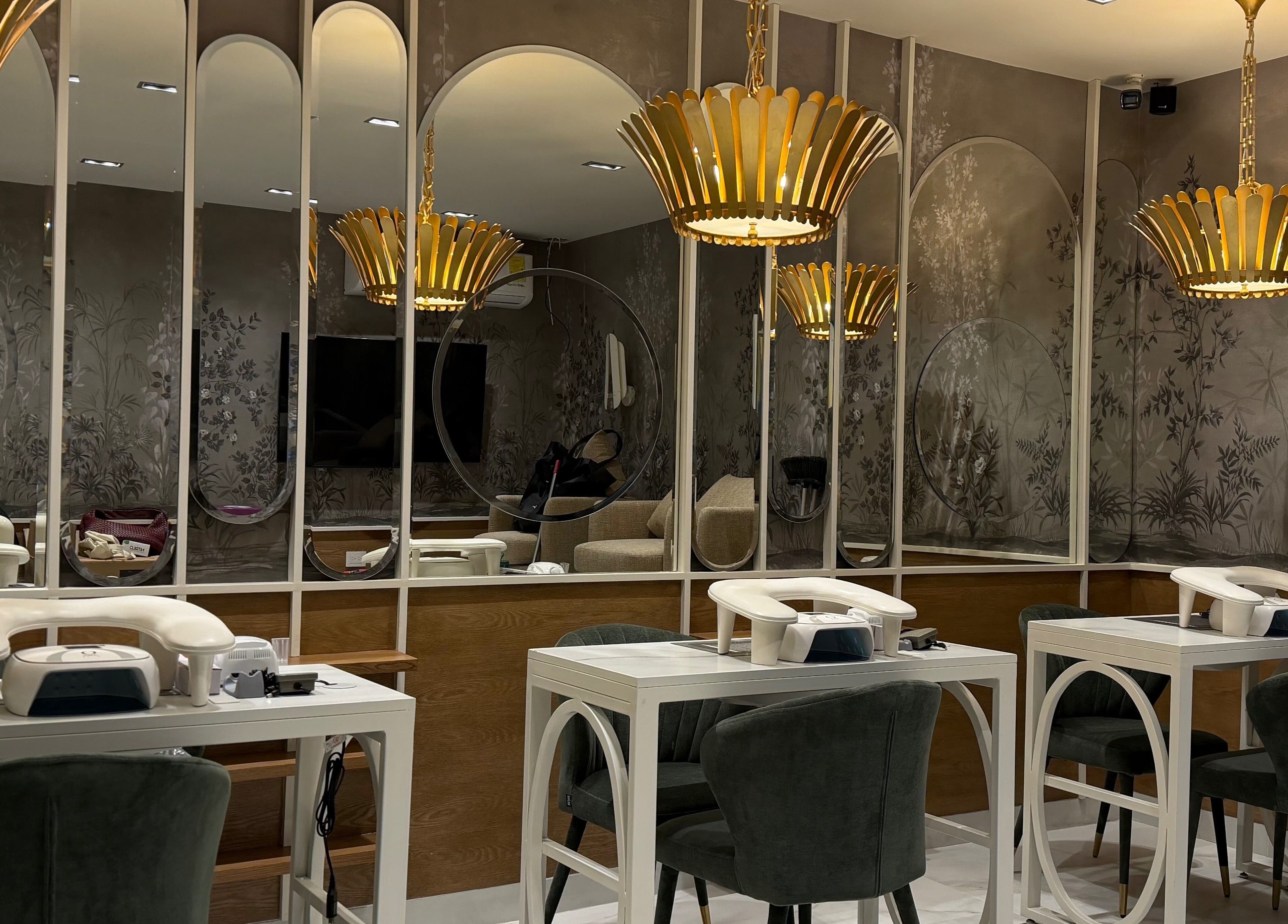 Chic interior of Harlow Nail Polish & Pampering Rituals in San Pedro Garza García, Nuevo León, MX.