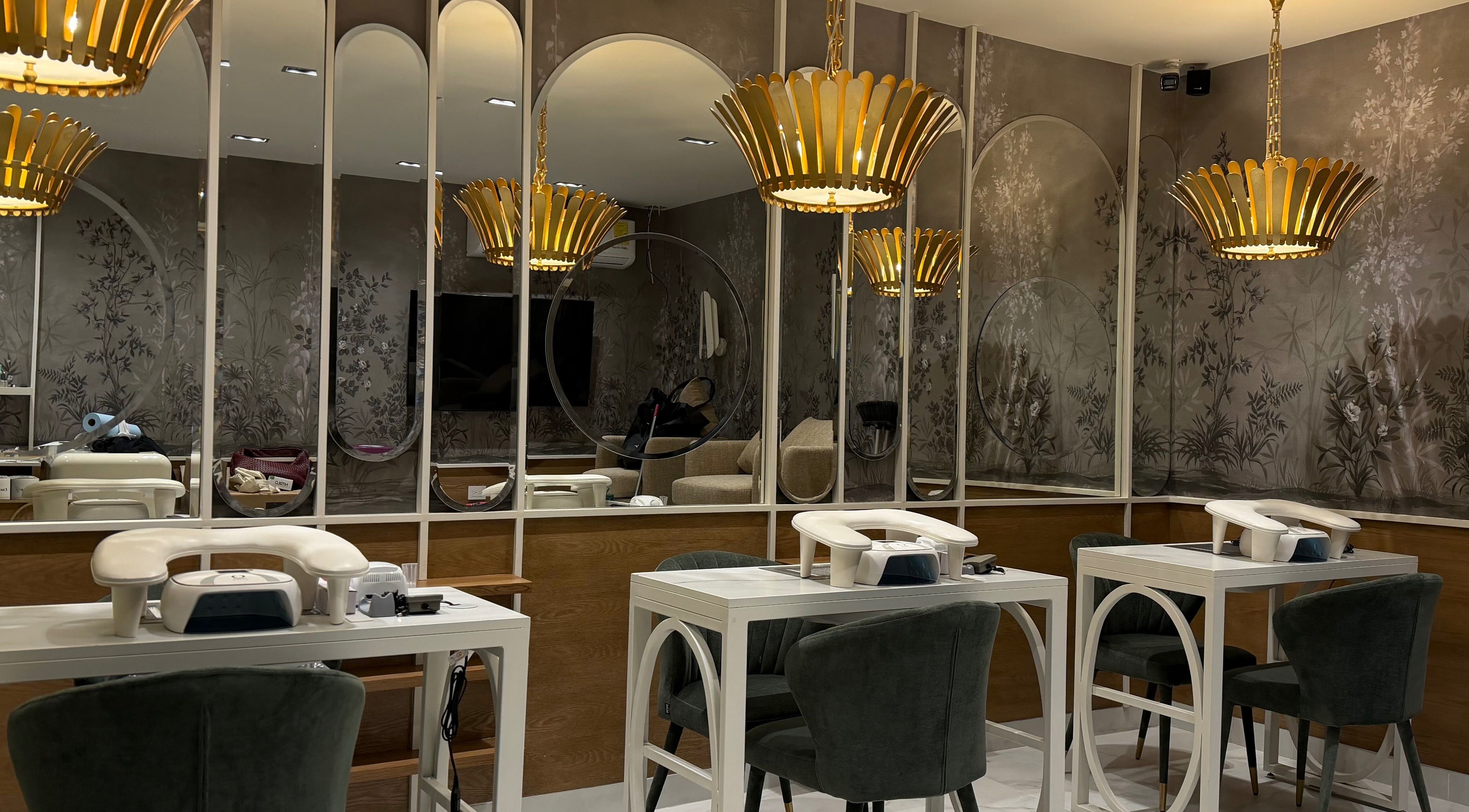 Chic interior of Harlow Nail Polish & Pampering Rituals in San Pedro Garza García, Nuevo León, MX.