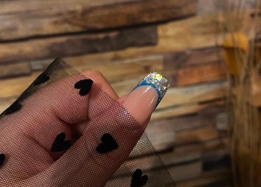 Manucure éclatante avec paillettes chez Viictoriia n’ails à Miramas, Provence-alpes-côte D'azur, FR.