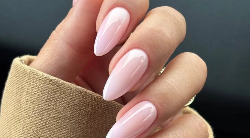 Элегантный маникюр в Manicura Cerca de Mí, València, Comunidad Valenciana, ES.