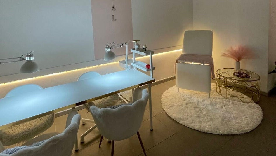 Современный интерьер Manicura Cerca de Mí в València, Comunidad Valenciana, ES для маникюра.