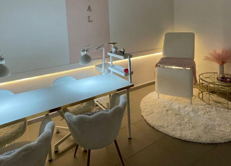 Современный интерьер Manicura Cerca de Mí в València, Comunidad Valenciana, ES для маникюра.