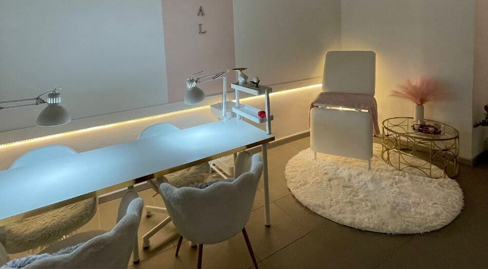 Современный интерьер Manicura Cerca de Mí в València, Comunidad Valenciana, ES для маникюра.