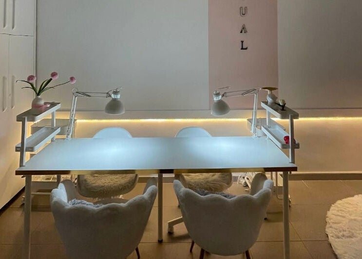 Современная маникюрная зона в Manicura Cerca de Mí, València, Comunidad Valenciana, ES.