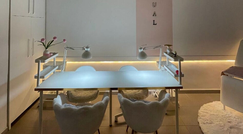 Современная маникюрная зона в Manicura Cerca de Mí, València, Comunidad Valenciana, ES.