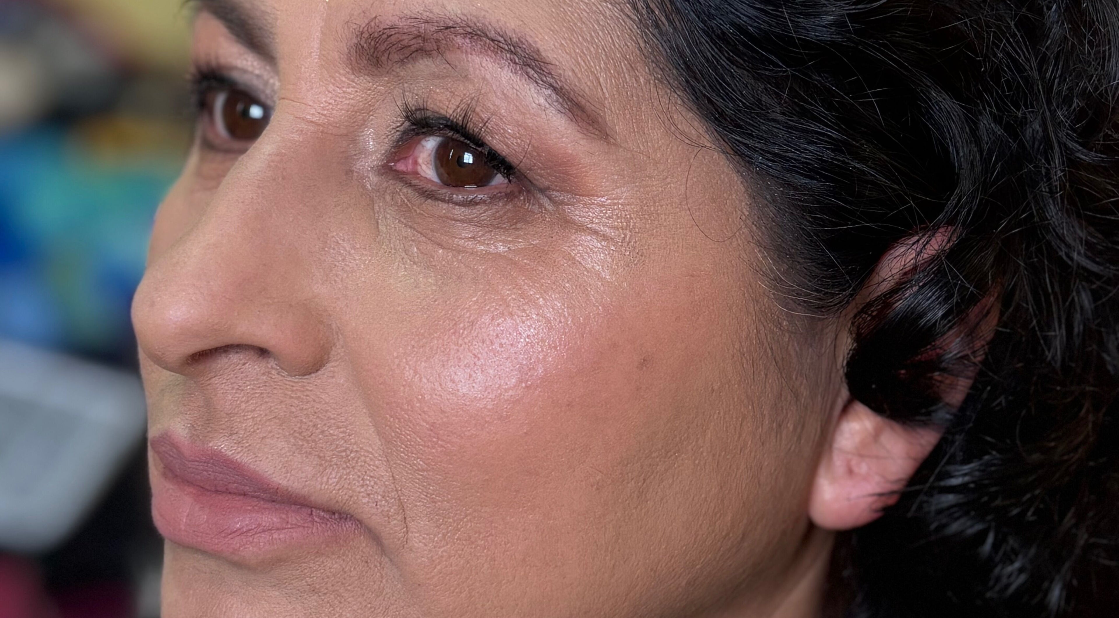 Primer plano de rostro con maquillaje natural en Mablamua, Chimaltenango, Chimaltenango, GT.