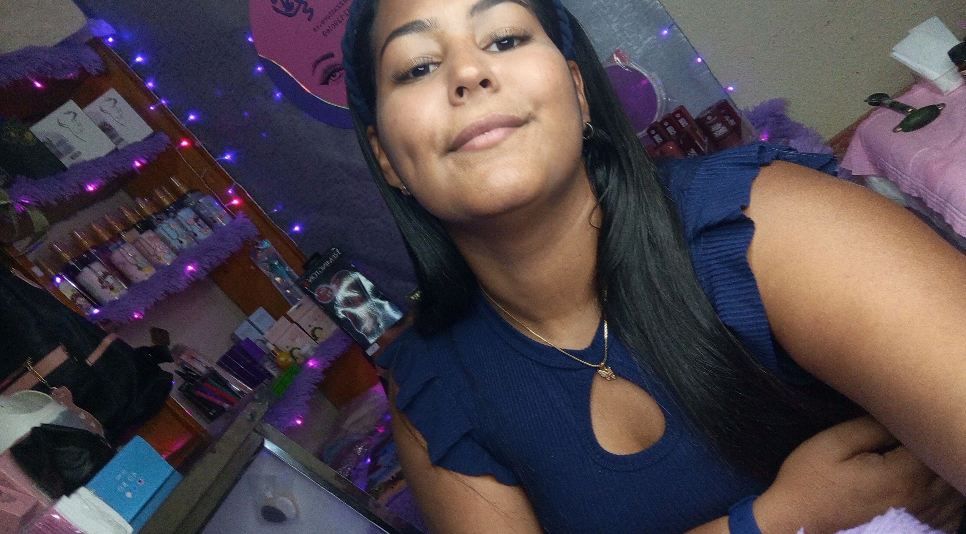 Interior de Karelis Pérez Studio en Maracaibo, Zulia, VE, mostrando productos y decoración acogedora.