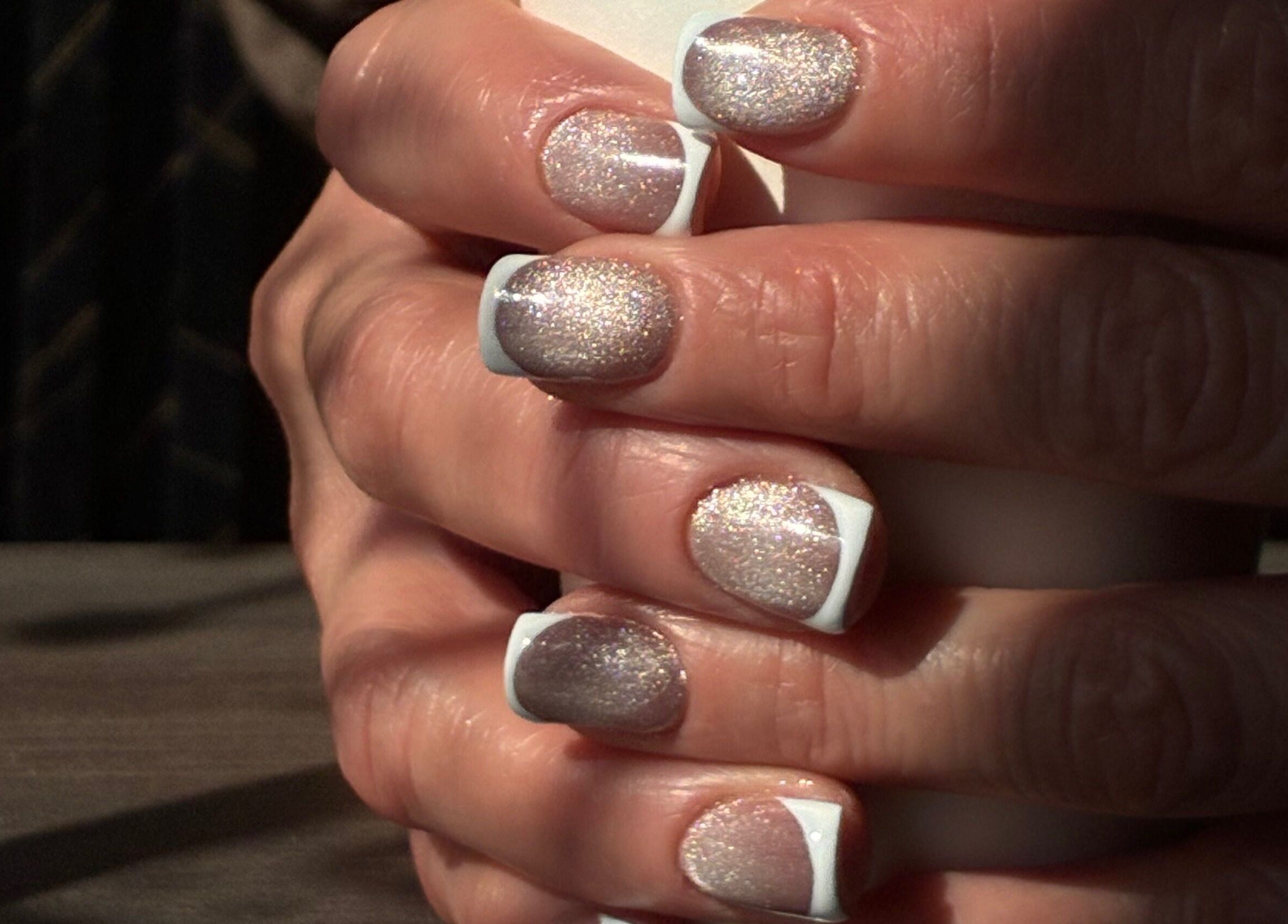 Elegant silver glitter nails at MIR Nails, Pachuca De Soto, Hidalgo, MX. Perfect style and shine.