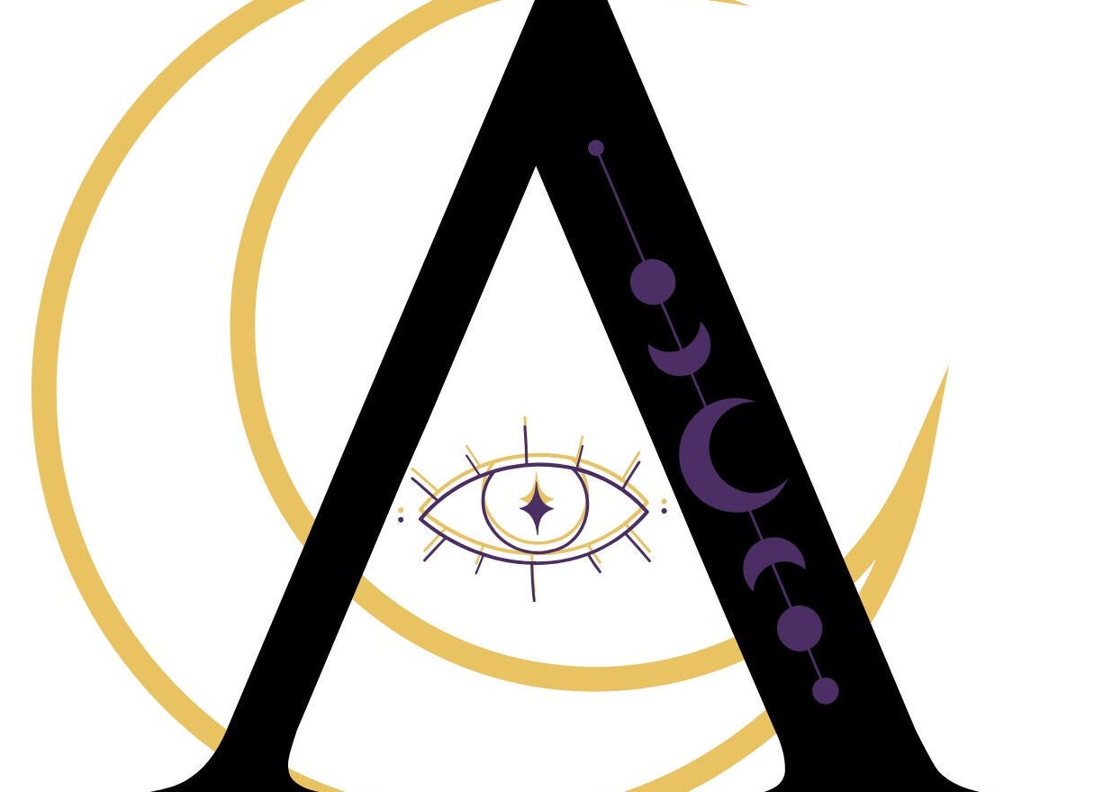 Logotipo de Alquimia Studio en Ciudad Apodaca, Nuevo León, MX, presenta un diseño místico con un ojo y luna.