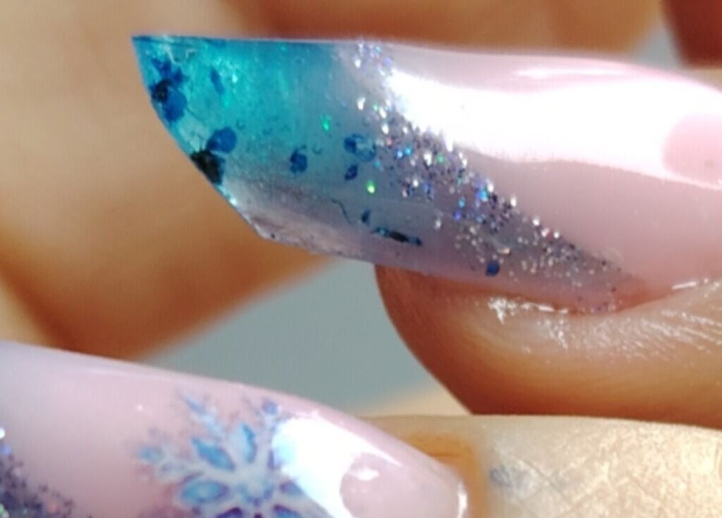 Glitzernde Nagelkunst bei Maya_nails_stuttgart in Stuttgart, Baden-Württemberg, DE