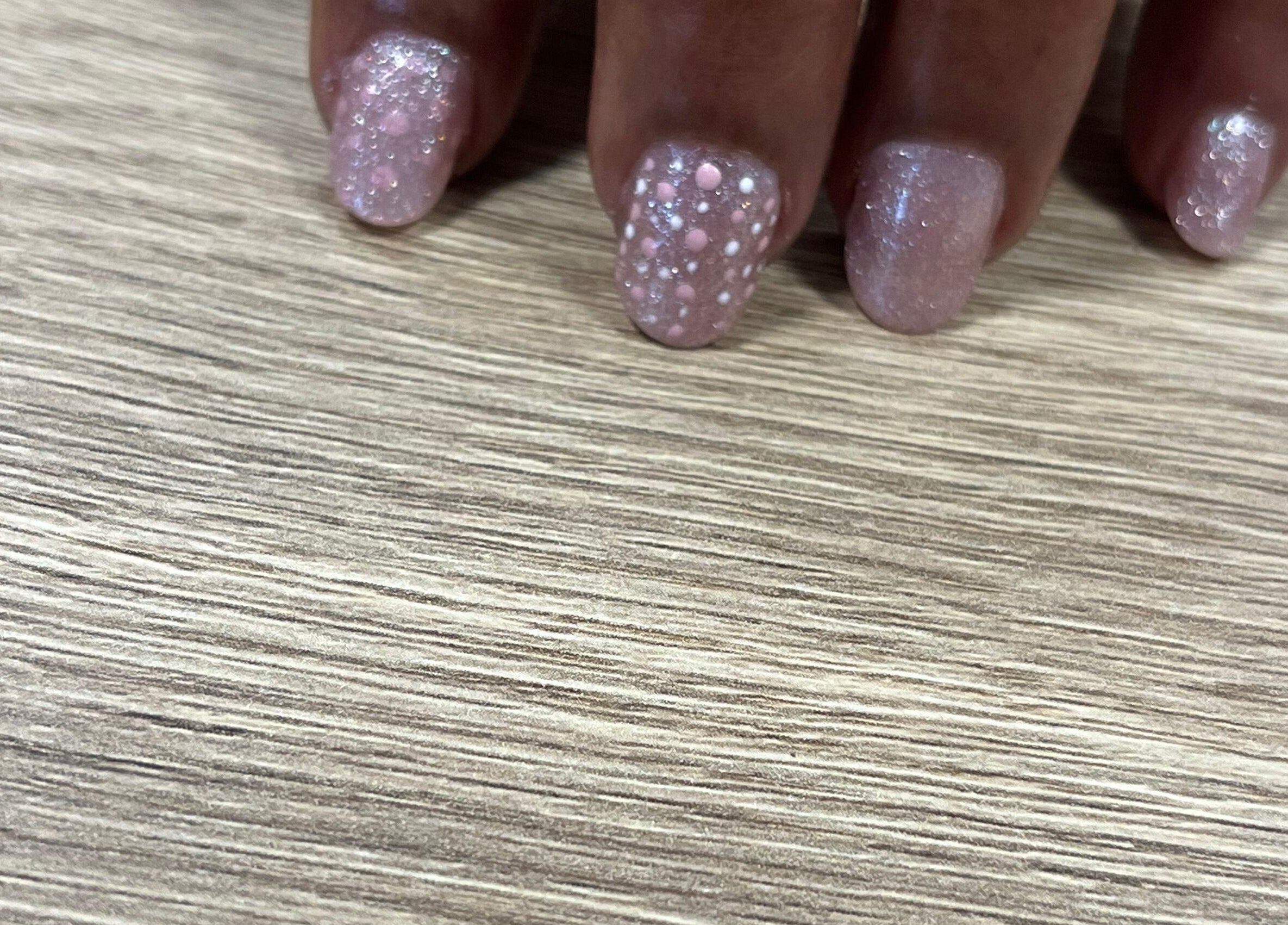 Elegant pink nails with sparkles at L’atelier de lala, Berry-au-bac, Hauts-de-france, FR.