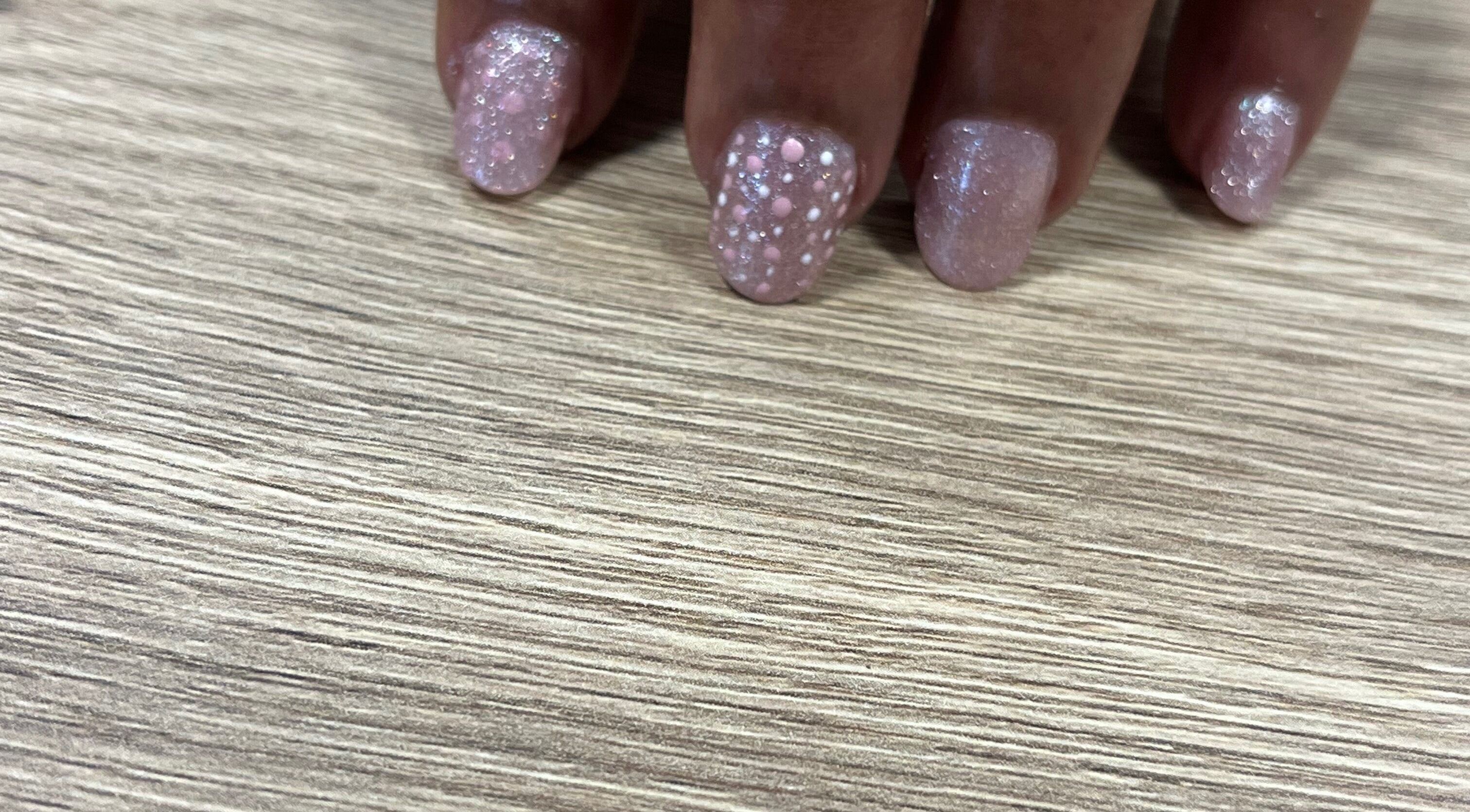 Elegant pink nails with sparkles at L’atelier de lala, Berry-au-bac, Hauts-de-france, FR.