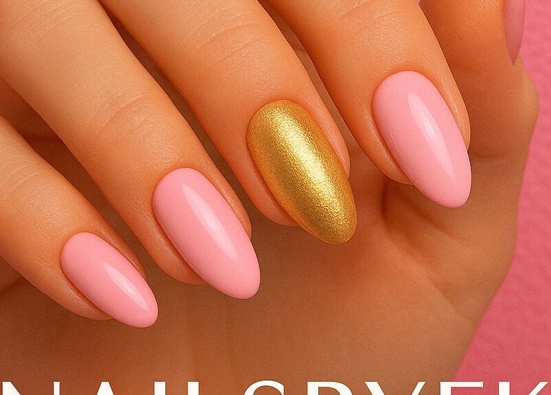 Manucure élégante rose et or chez Nailsssbyfk, Saint-céré, Occitanie, FR