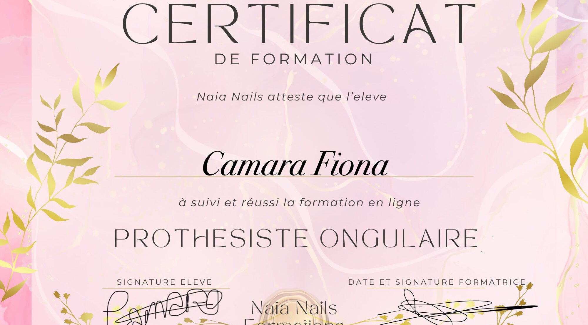 Certificat de prothésiste ongulaire de Nailsssbyfk à Saint-céré, Occitanie, FR avec décor floral doré.