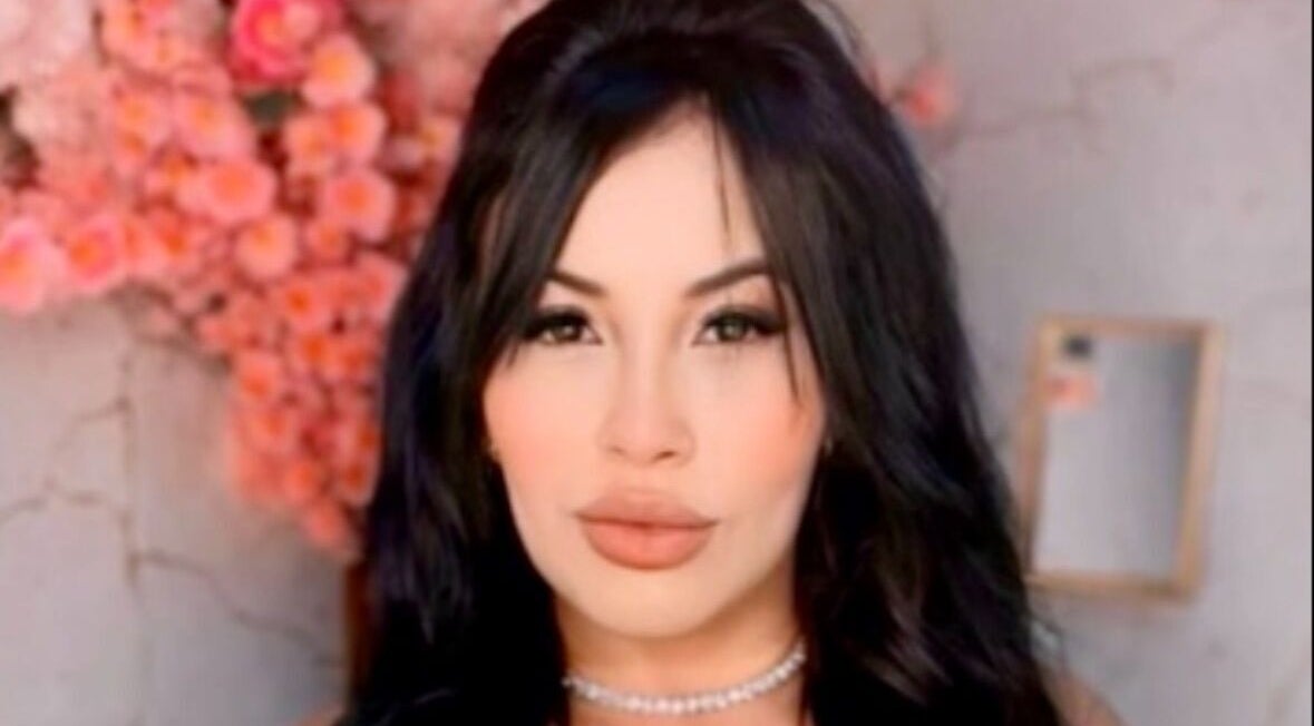 Elegant interior of Lash AG Alessandra Guimaraes, Torres Novas, Santarém, PT with floral decor.