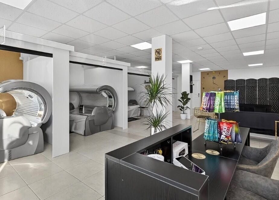 Modern tanning beds and seating area in Cknails, Plymouth, England, GB’s serene beauty venue.