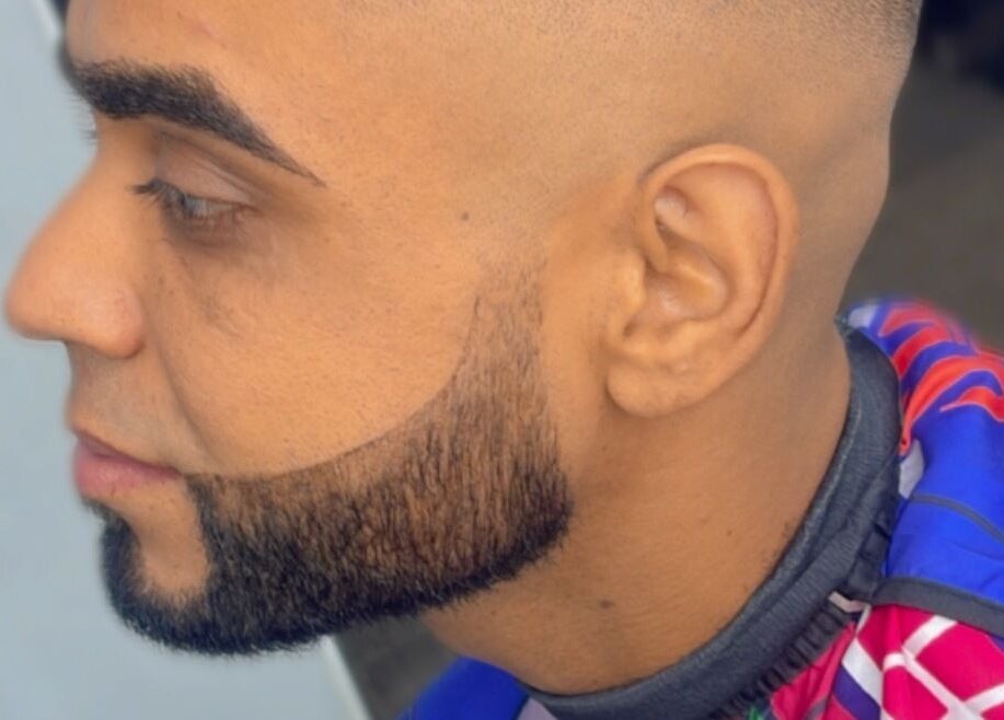 Corte de barba detallado en Eddison Barber shop, Fantino, Sánchez Ramírez, DO.