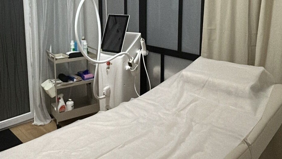 Cabine de soins à Skinandcarebymimi, Moussy-le-neuf, Île-de-france, FR, offrant un équipement moderne.