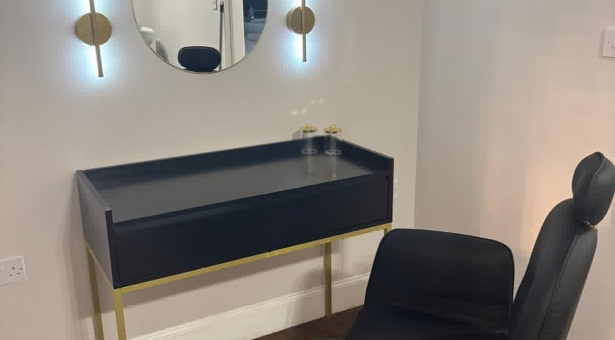 Elegant makeup station at Chantelle Fairbairn Makeup Artistry, Camelon, Scotland, GB.