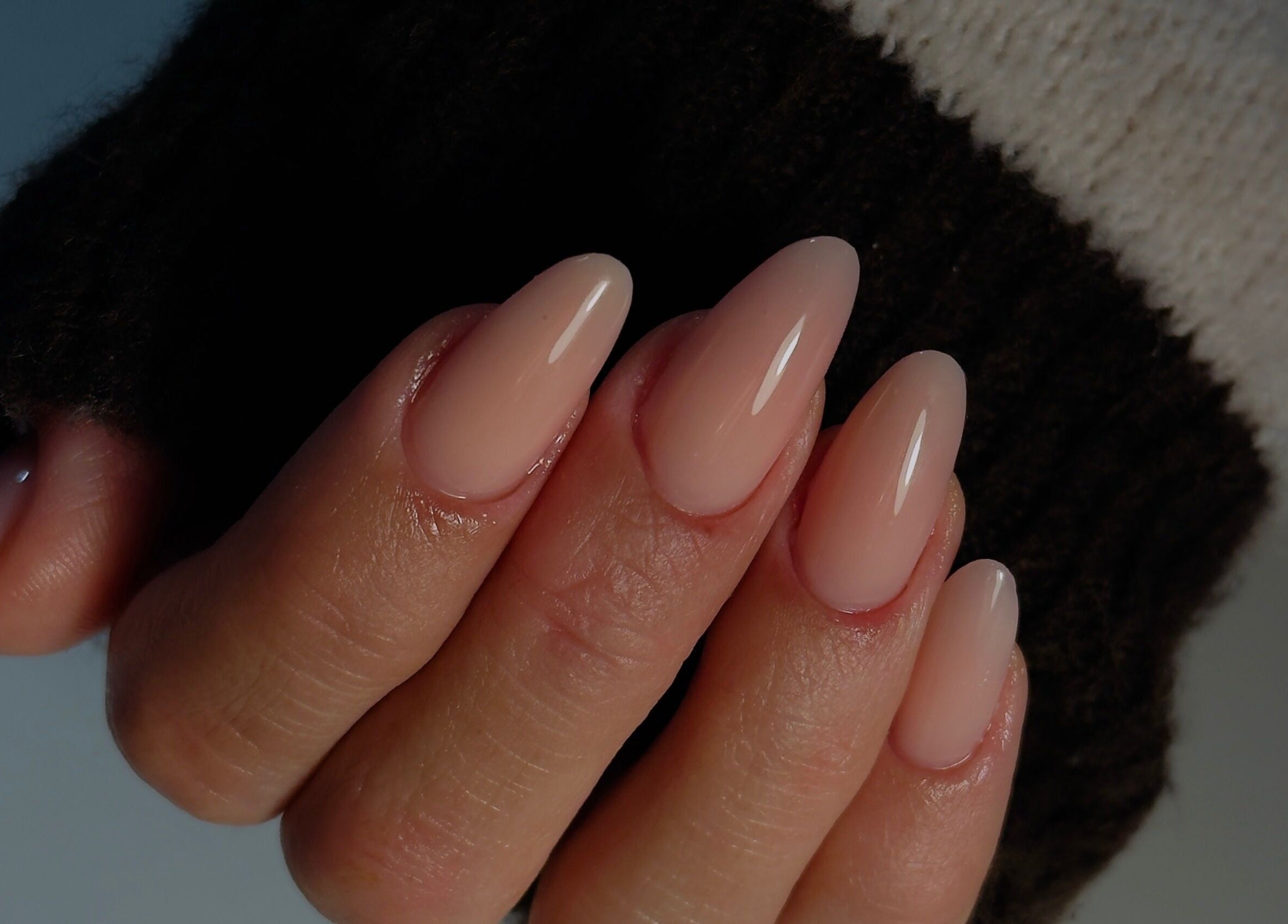 Unhas elegantes em tom nude no Gláucia Lourenço Master, Braga, Braga, PT.