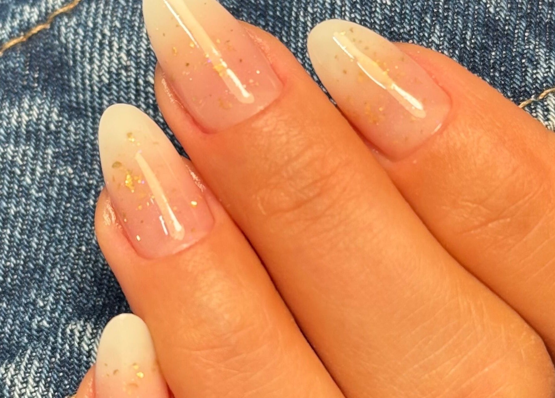 Unhas decoradas com glitter na Gláucia Lourenço Master, Braga, Braga, PT.