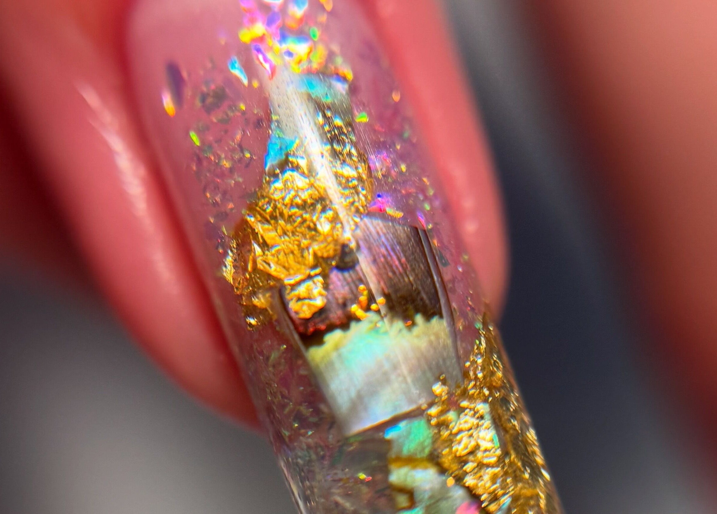 Unha decorada com folha de ouro na Gláucia Lourenço Master, Braga, Braga, PT.