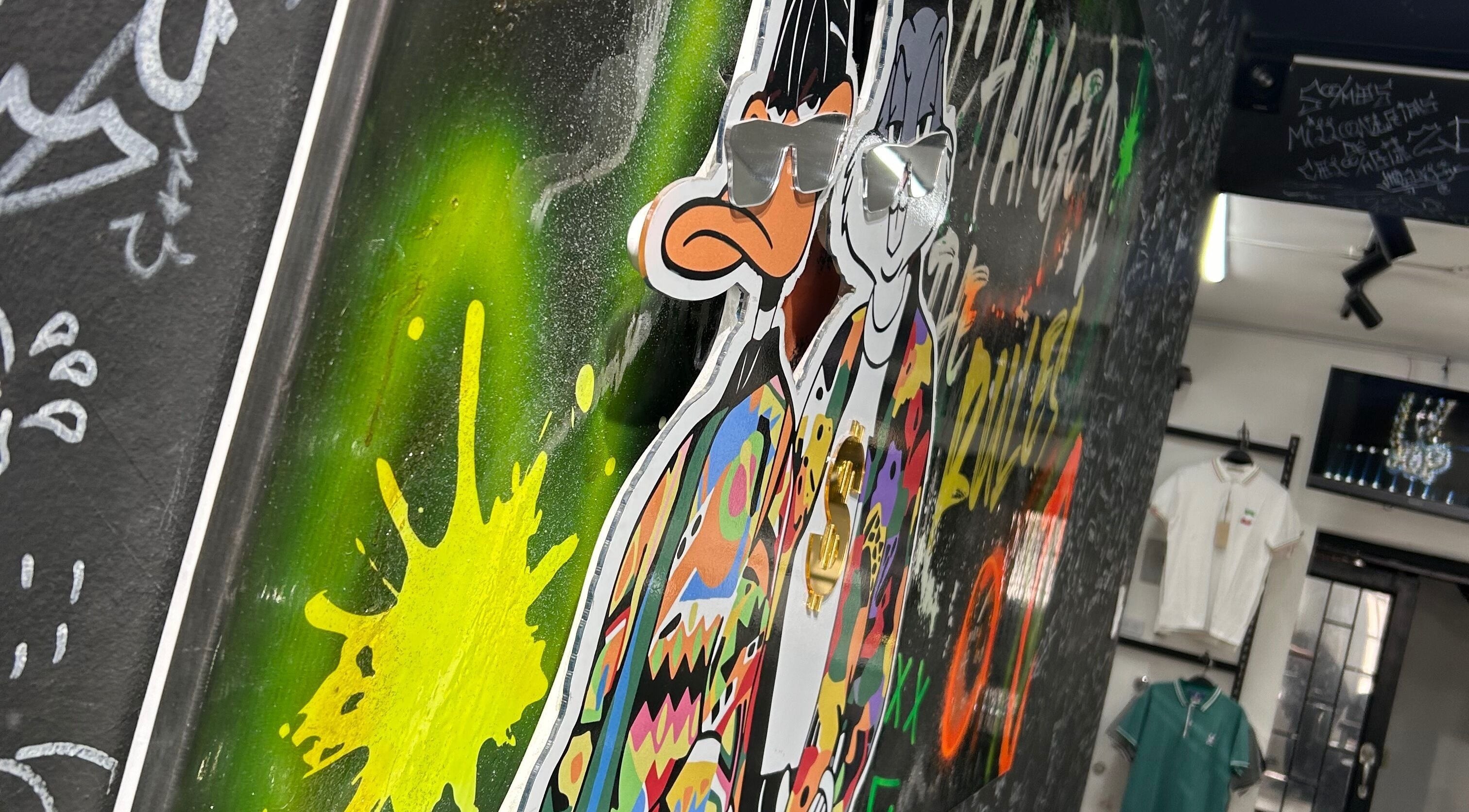 Arte urbano en The Royce Barber House, Bogotá, Bogotá, CO, con estilo colorido y moderno.